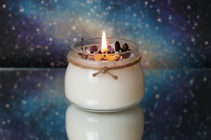 Candela con cristalli scuri visibili